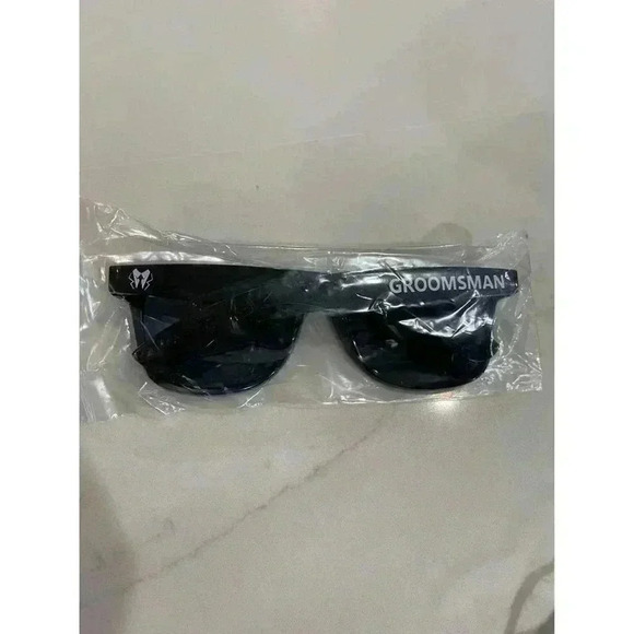 Groomsman Kit - Includes Drawstring Bag, Flask, Hat and Sunglasses - New - Picture 6 of 6